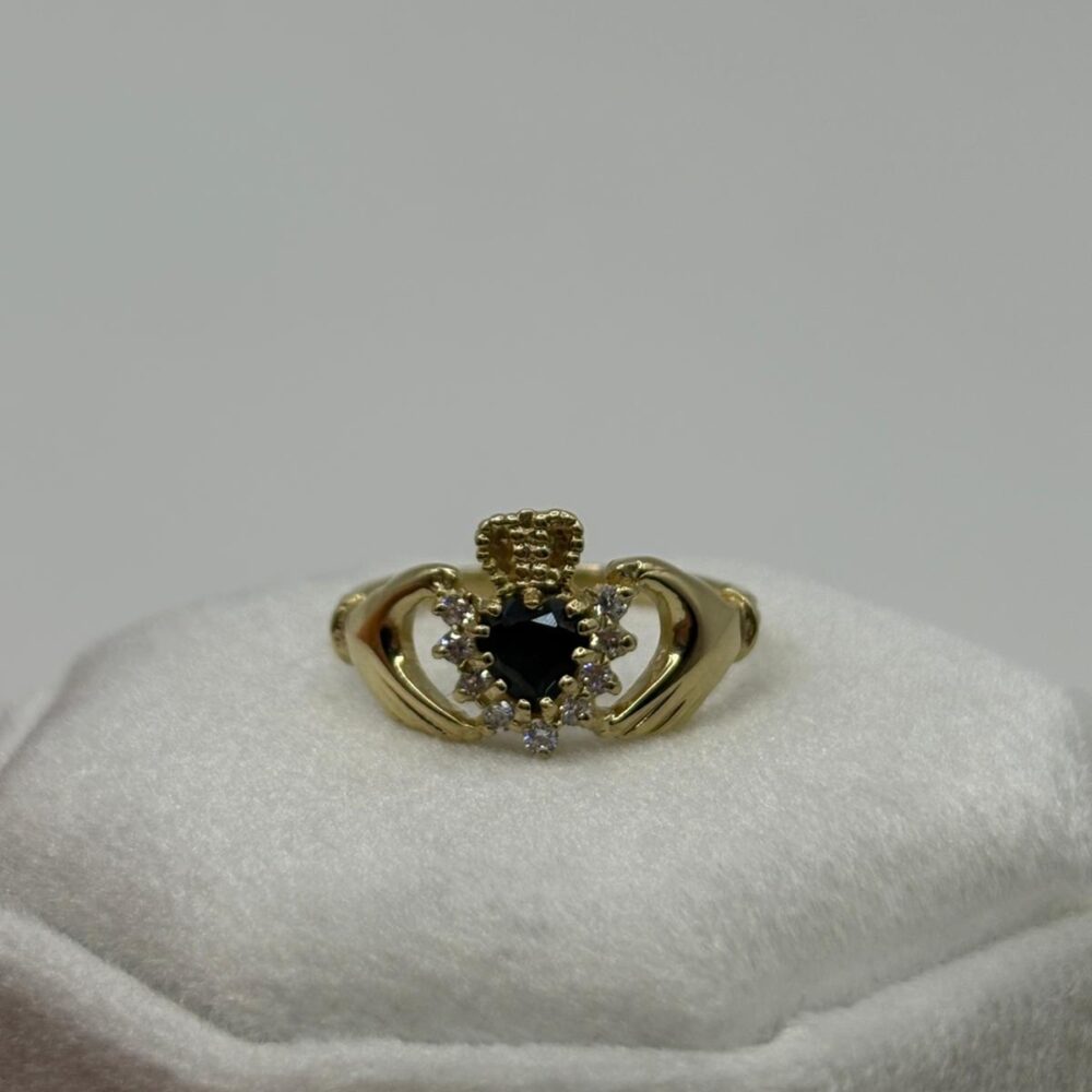 Black claddagh Ring 👩