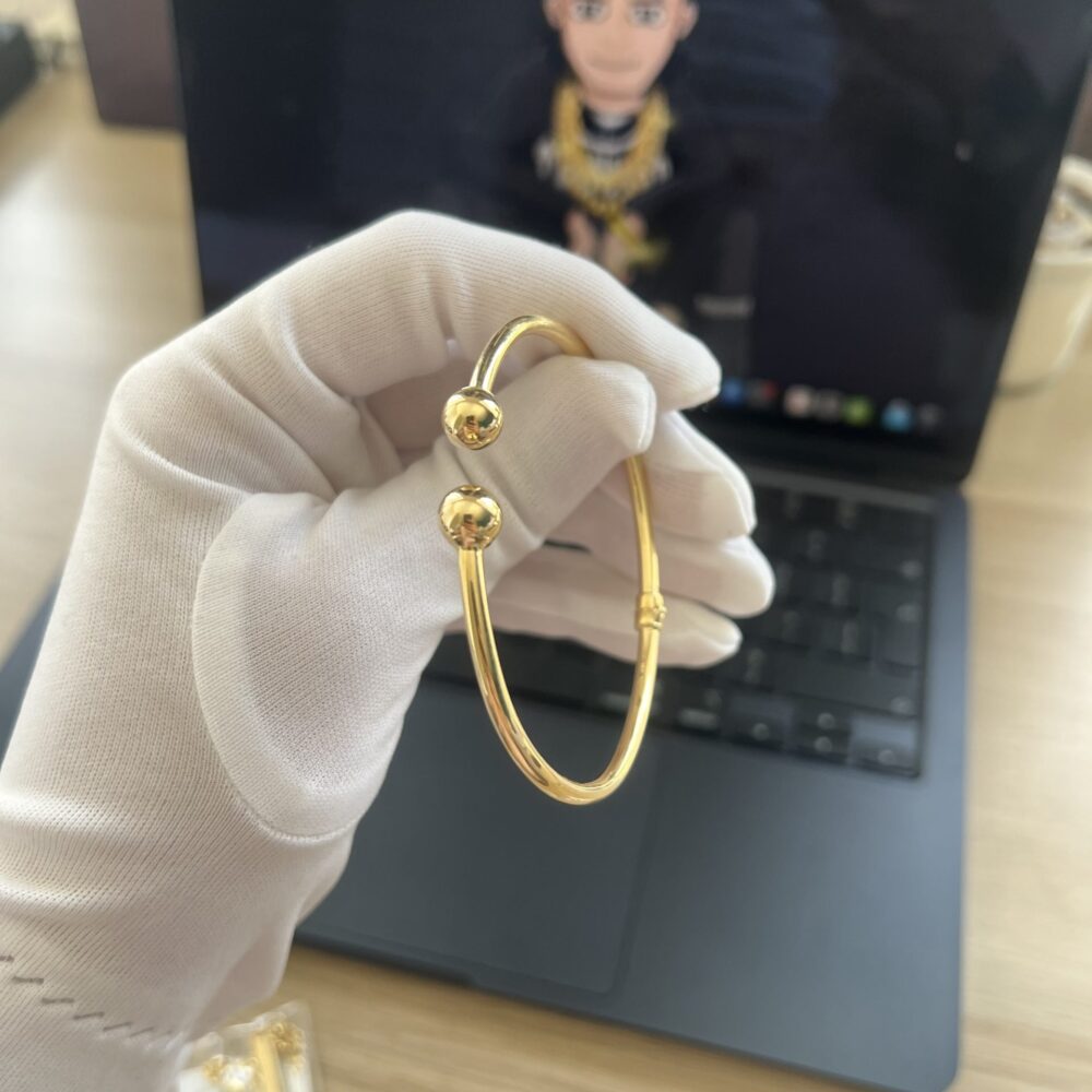 Hollow 9ct Gold Torque Bangle 💡